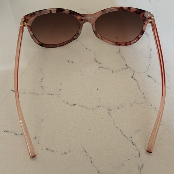 Chic Tortoiseshell Sunglasses - Picture 6 of 15